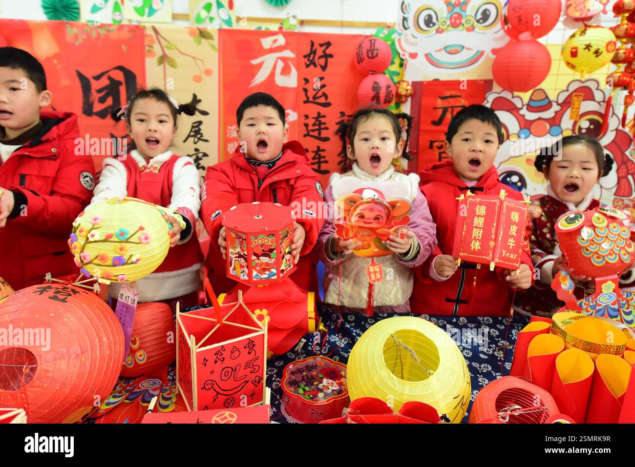 Children learn to make lanterns to welcome the Lantern Festival in ...