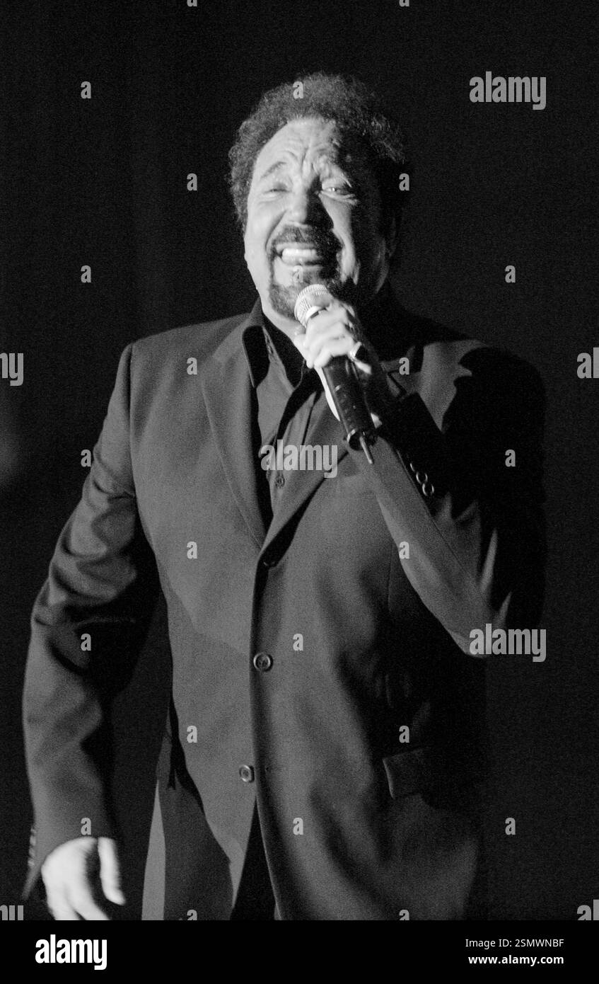 TOM JONES, HOMETOWN CONCERT, 2003: 63-year-old Welsh singing legend TOM ...