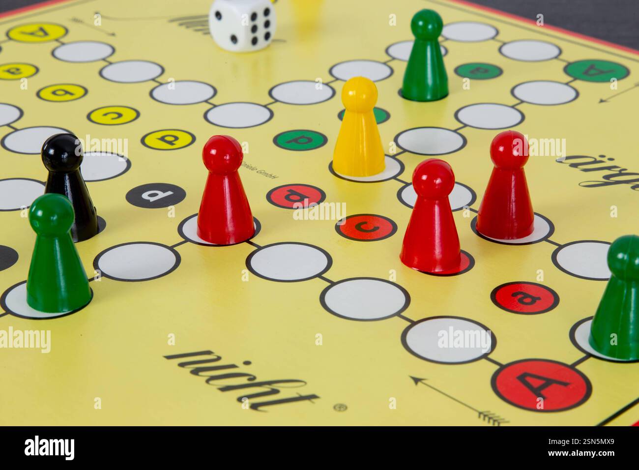 Mensch ärgere dich nicht game hi-res stock photography and images - Alamy, image size:1300x956