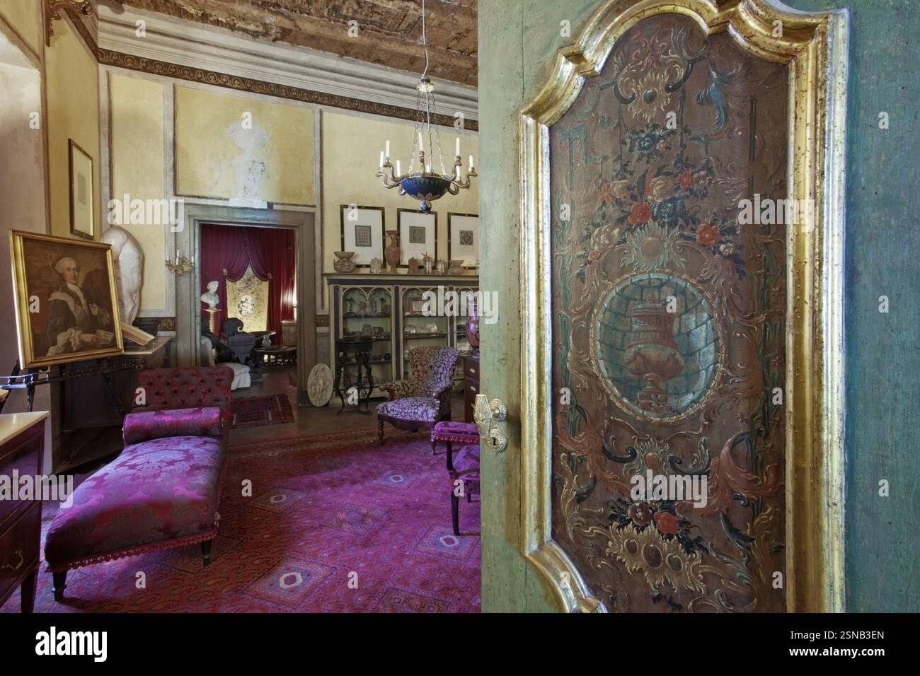 Palazzo Mondo - Appartamento storico. Studio delle collezioni archeologiche e naturalia - Capodrise - CE Stock Photo