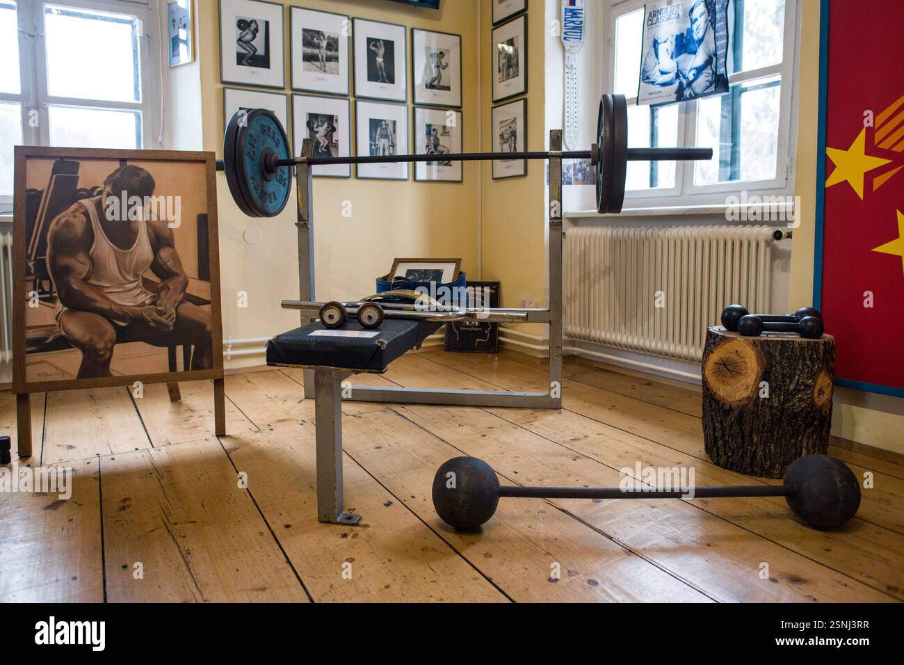 The original barbells that Arnold Schwarzenegger used to exercise in ...