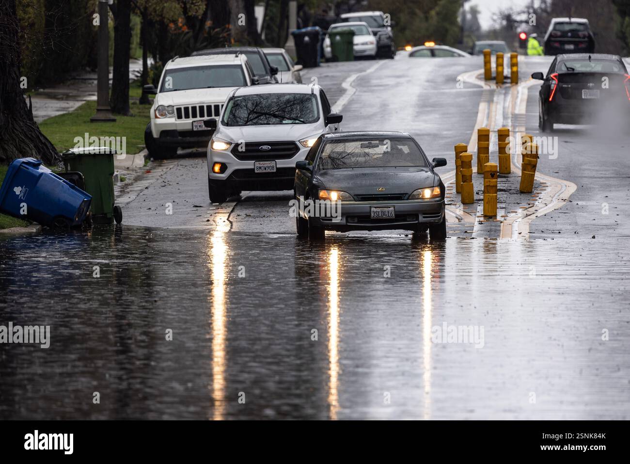 Los Angeles, USA. 13th Feb, 2025. Heavy rain falling in Los Angeles ...
