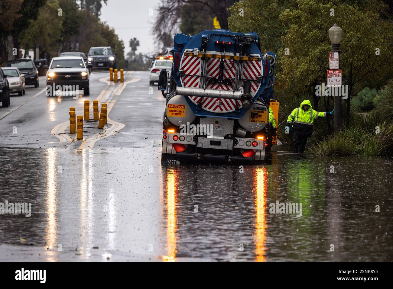 Los Angeles, USA. 13th Feb, 2025. Heavy rain falling in Los Angeles ...