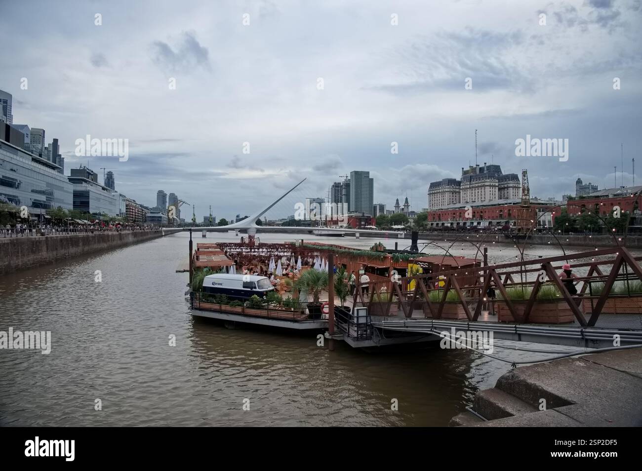 Buenos aires restaurant on the river hi-res stock photography and images -  Alamy
