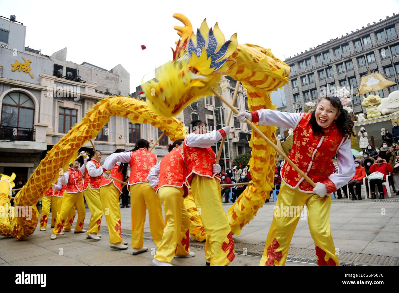 Folk artists perform to celebrate the Lantern Festival in Lianyungang