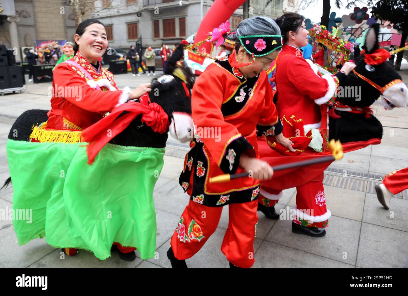 Folk artists perform to celebrate the Lantern Festival in Lianyungang