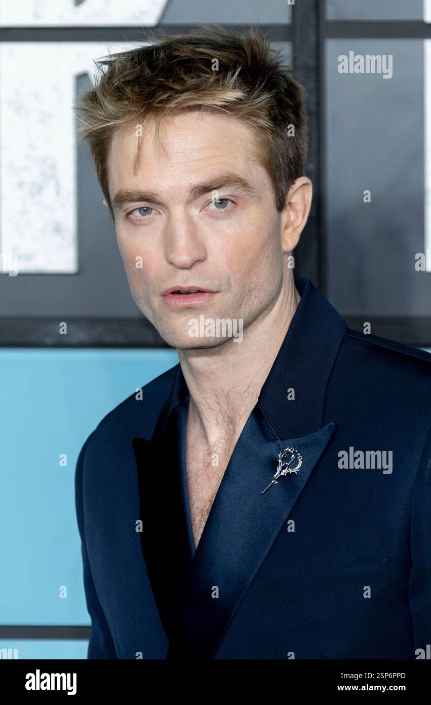 13 Feb 2025 London England UK Robert Pattinson Attending Mickey 17 13 Feb 2025 London England Uk Robert Pattinson Attending Mickey 17 World Premiere Cineworld Leicester Square 2SP6PPD