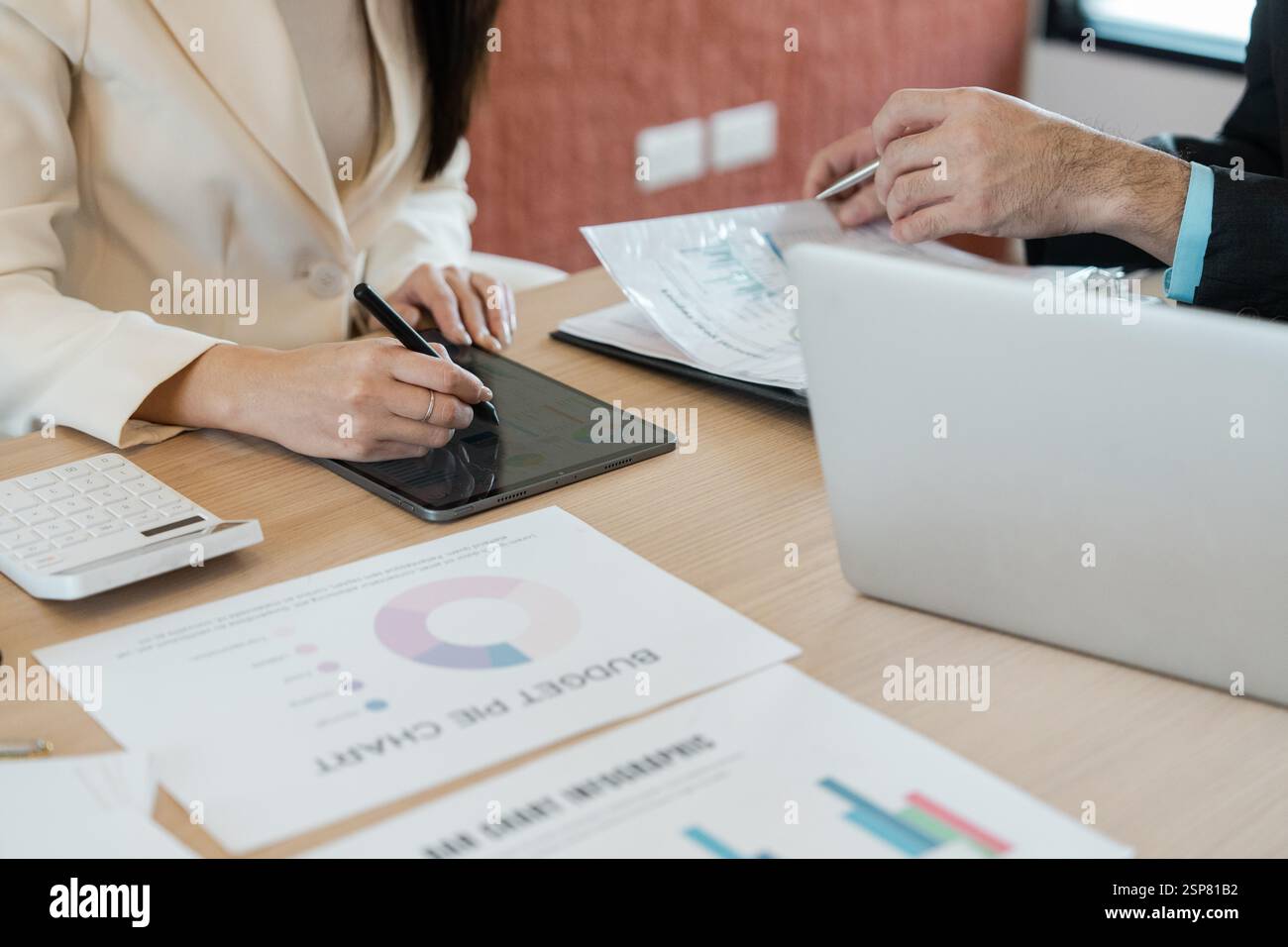 金融分析与市场研究助手服务介绍