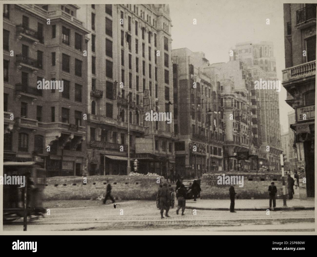 madrid-1936-1939-spanish-civil-war-view-of-gran-via-credit-album