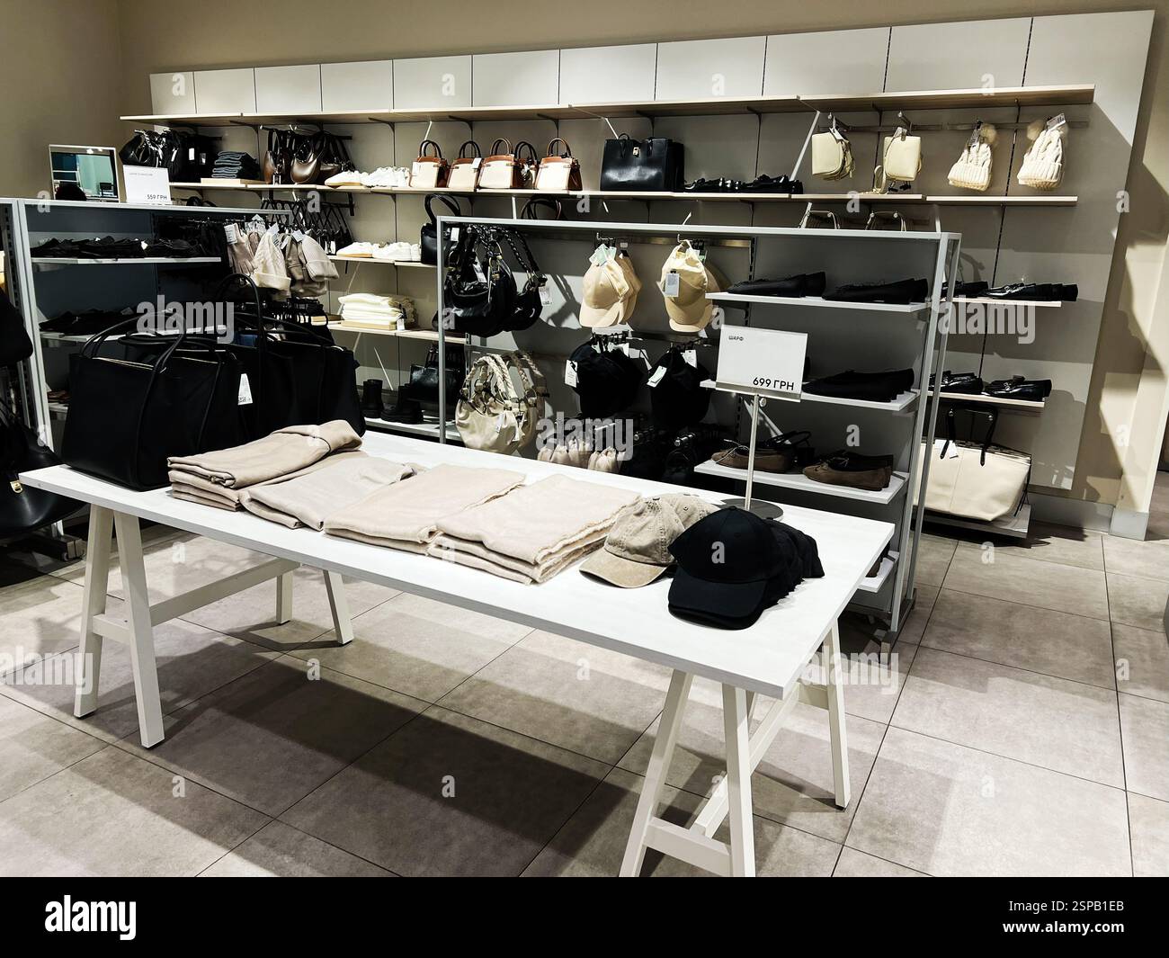Black handbags display hi-res stock photography and images - Alamy
