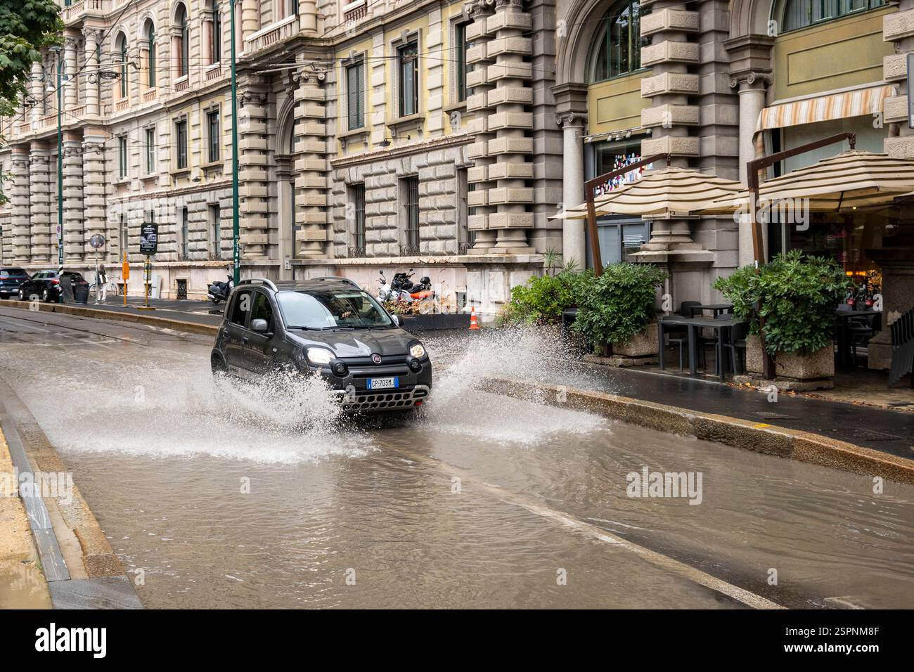 Car splashing hi-res stock photography and images - Alamy