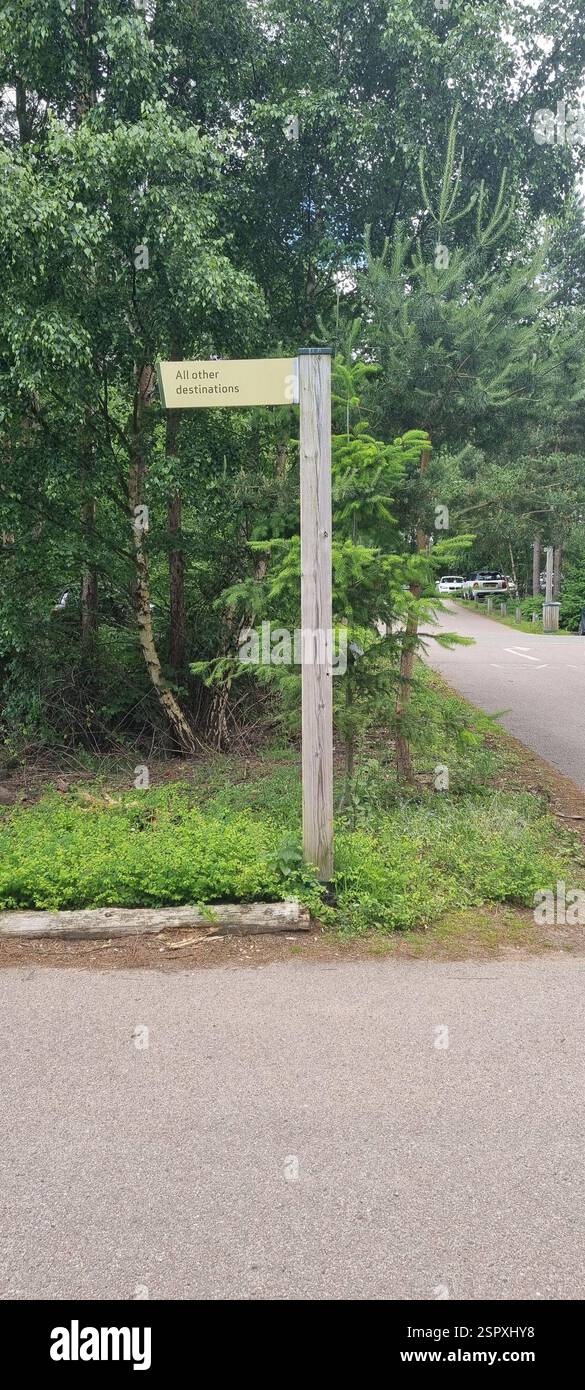 All routes sign Stock Photo - Alamy