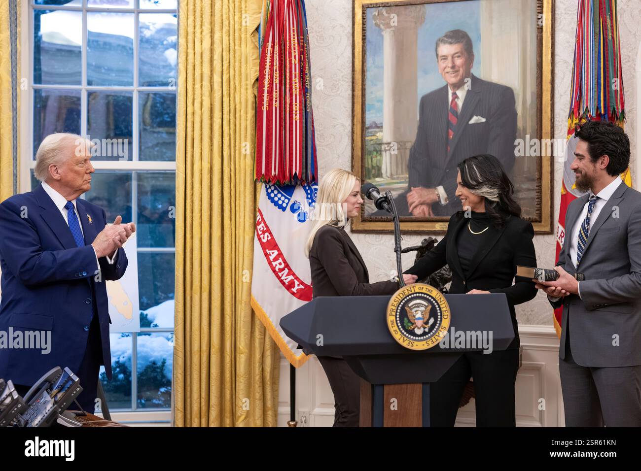 Tulsi Gabbard Is Sworn In As Director Of National By Tulsi Gabbard Is Sworn In As Director Of National By Attorney General Pam Bondi In The Oval Office Wednesday February 12 2025 Official White House Photo By Molly Riley 2SR61KN