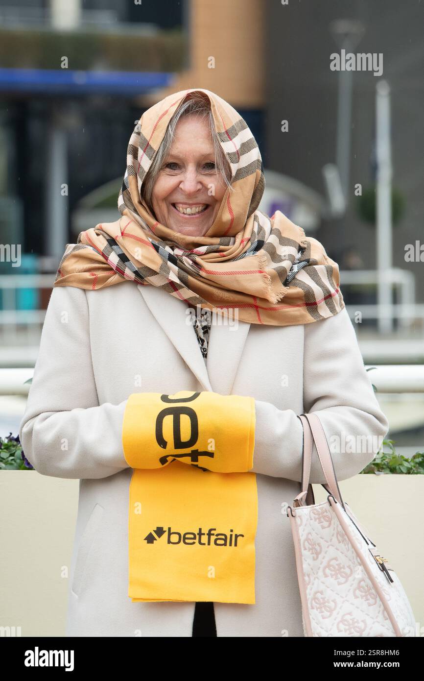 Ascot, Berkshire, UK. 15th February, 2025. It was a chilly and rainy ...