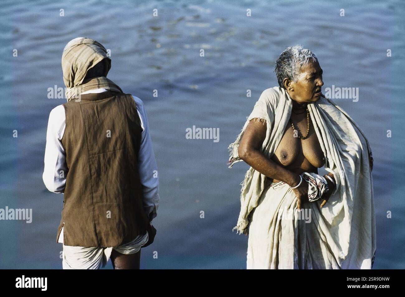 Saree women river hi-res stock photography and images - Alamy