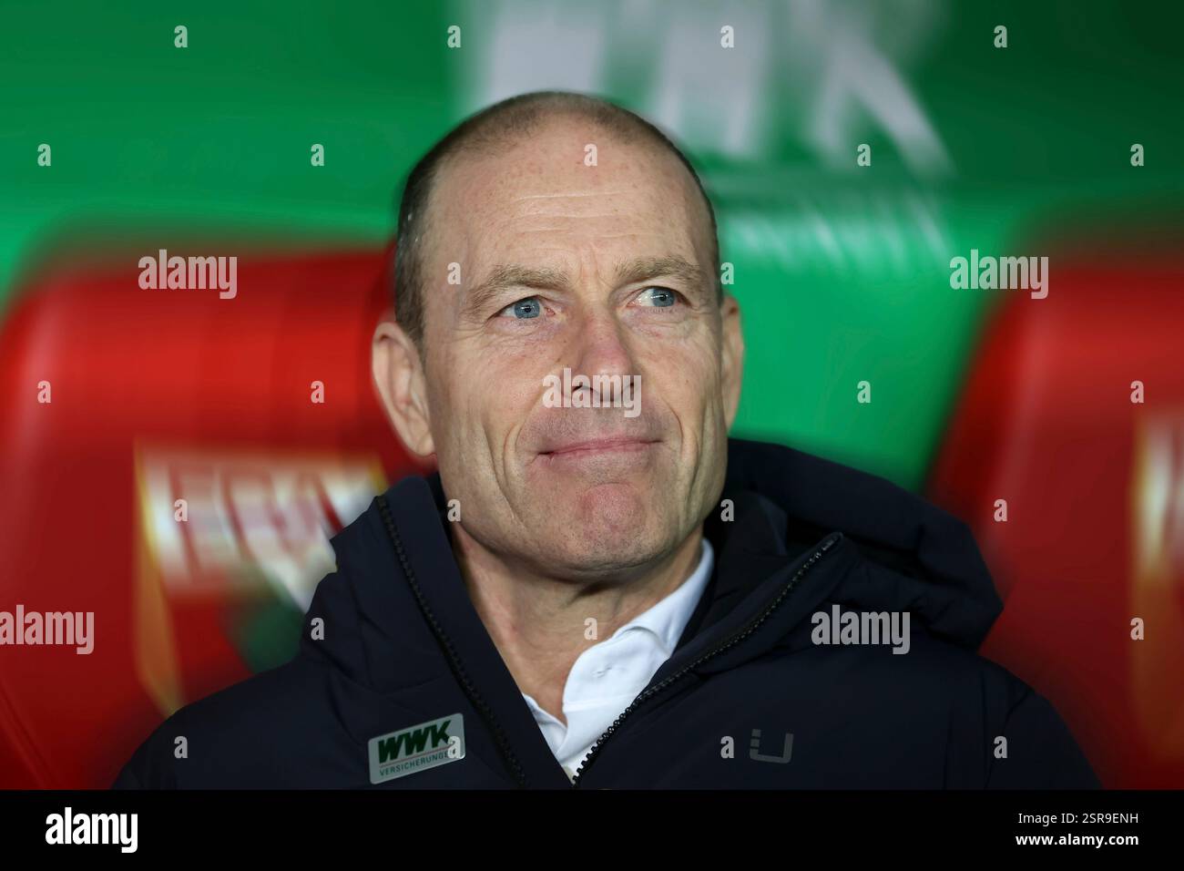 ! ACHTUNG FOTOMONTAGE ! Hier im Bild Jess Thorup, Trainer (FC Augsburg ...