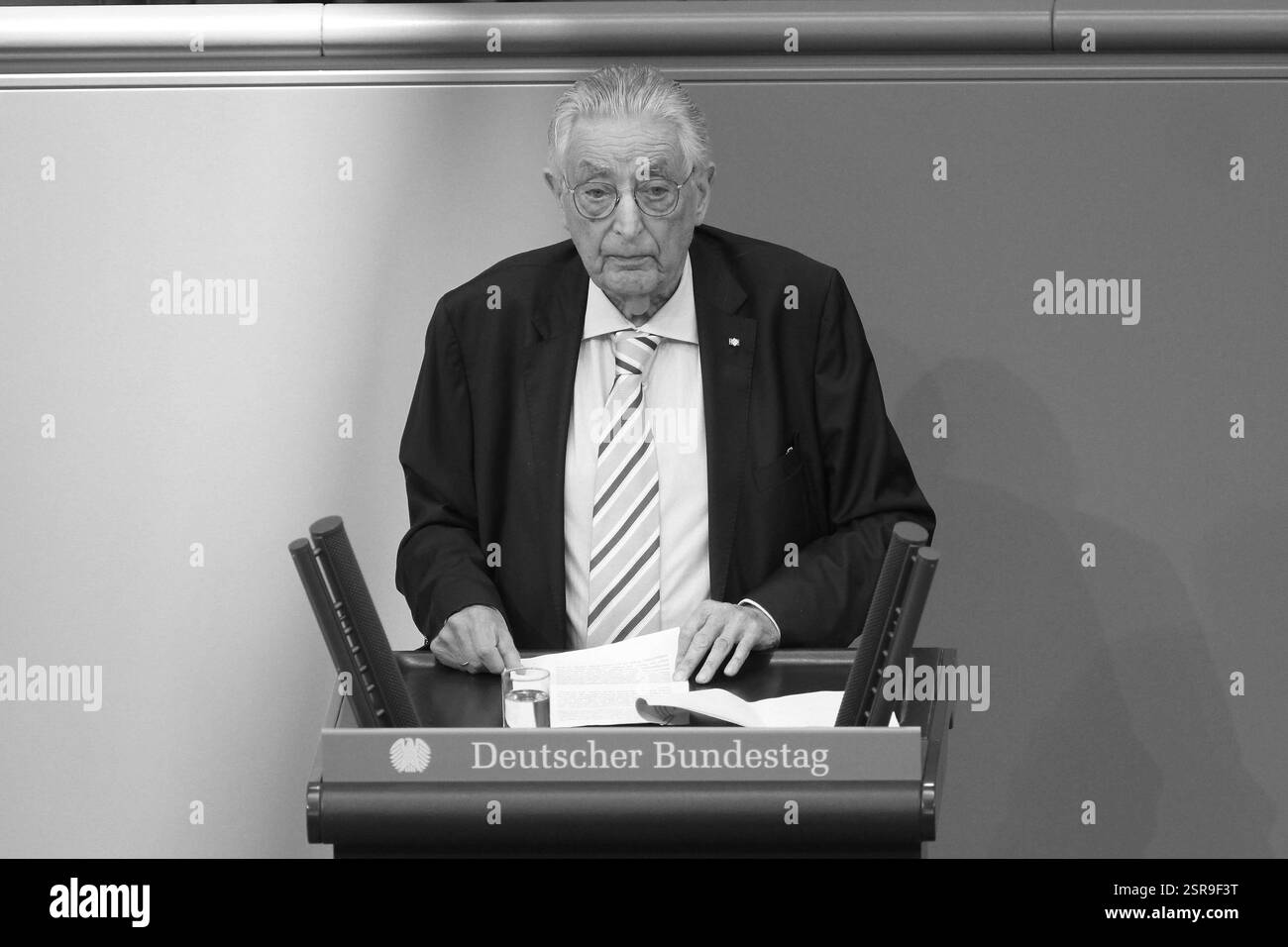 Berlin, Deutschland, 10.09.2024: Deutscher Bundestag: Feierstunde zum 75. Jahrestag der Konstituierung: Gerhart Rudolf Baum hält eine Rede *** Berlin, Germany, 10 09 2024 German Bundestag Ceremony to mark the 75th anniversary of its constitution Gerhart Rudolf Baum delivers a speech Copyright: xdtsxNachrichtenagenturx dts 59513 Stock Photo