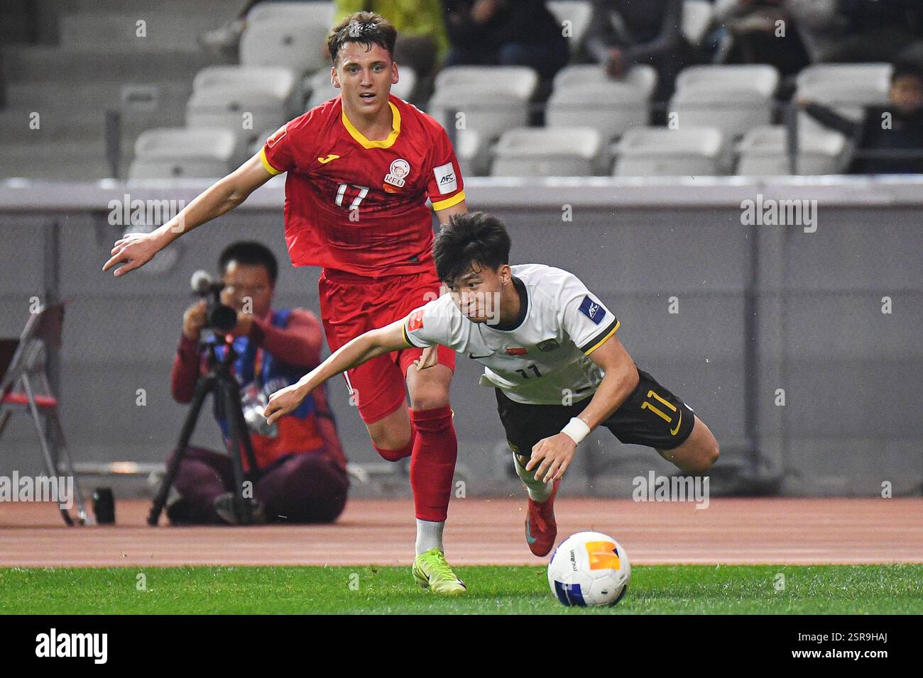 Shenzhen, China. 15 February, 2025. Yudong Wang #11 of China during the