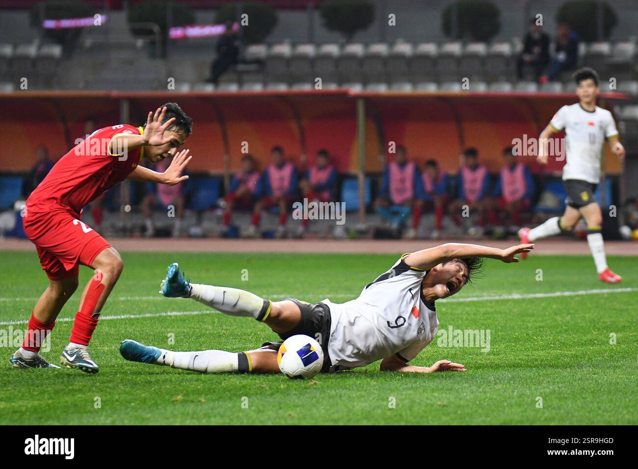 Shenzhen, China. 15 February, 2025. Chengyu Liu #9 of China during the