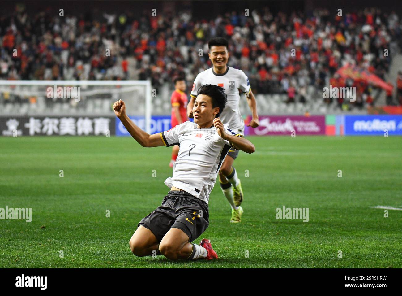 Shenzhen, China. 15 February, 2025. Weijie Mao #7 of China during the