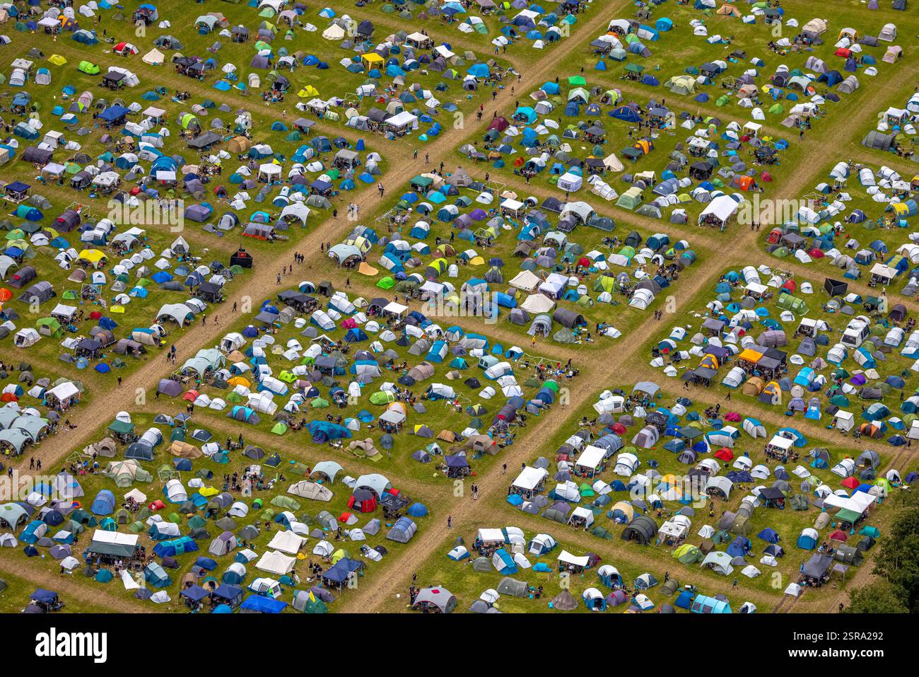Luftbild, Ruhrpott-Rodeo 2024 Musikevent am Flugplatz Schwarze Heide, Zeltplatz, Kirchhellen-Nord-West, Bottrop, Ruhrgebiet, Nordrhein-Westfalen, Deut Stock Photo