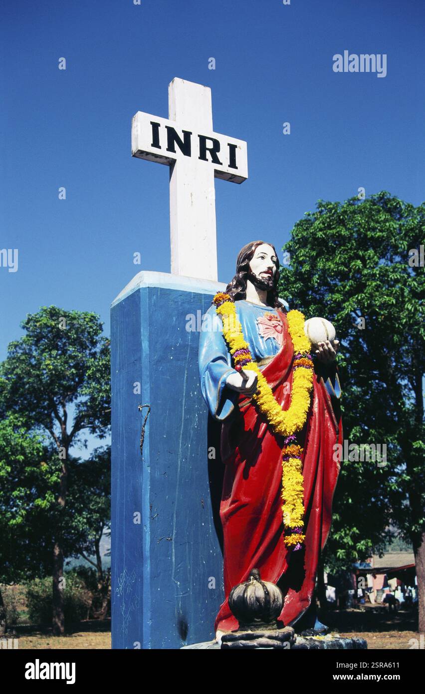 Statue of jesus christ at cross hi-res stock photography and images - Alamy