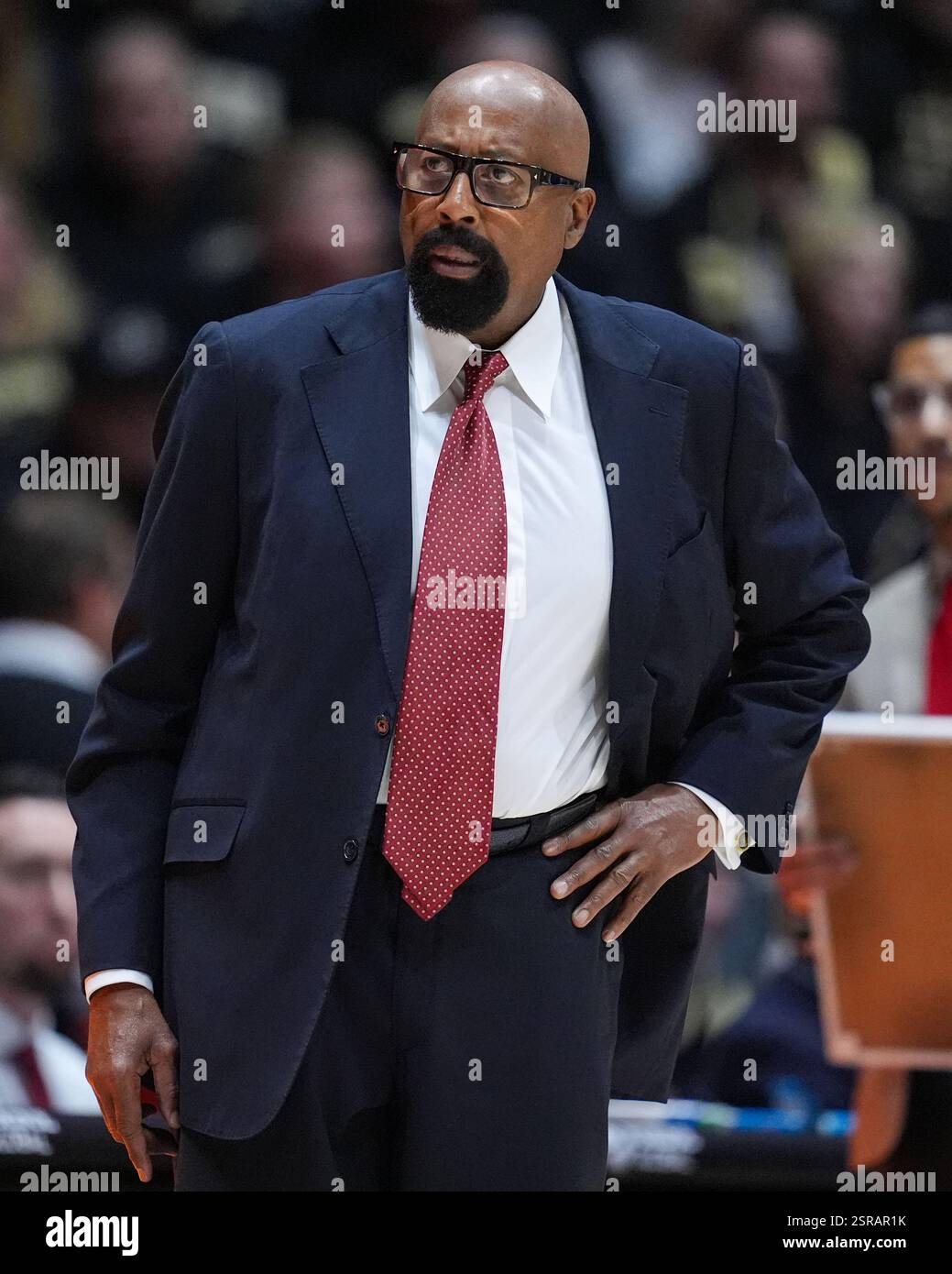Indiana head coach Mike Woodson on the bench during the second half of ...