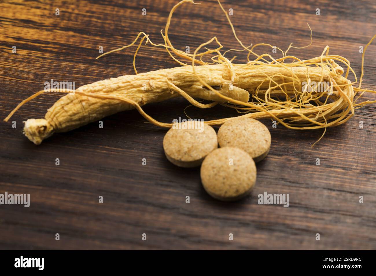 Pill The Roots Korean ginseng. Root and pills Stock Photo - Alamy
