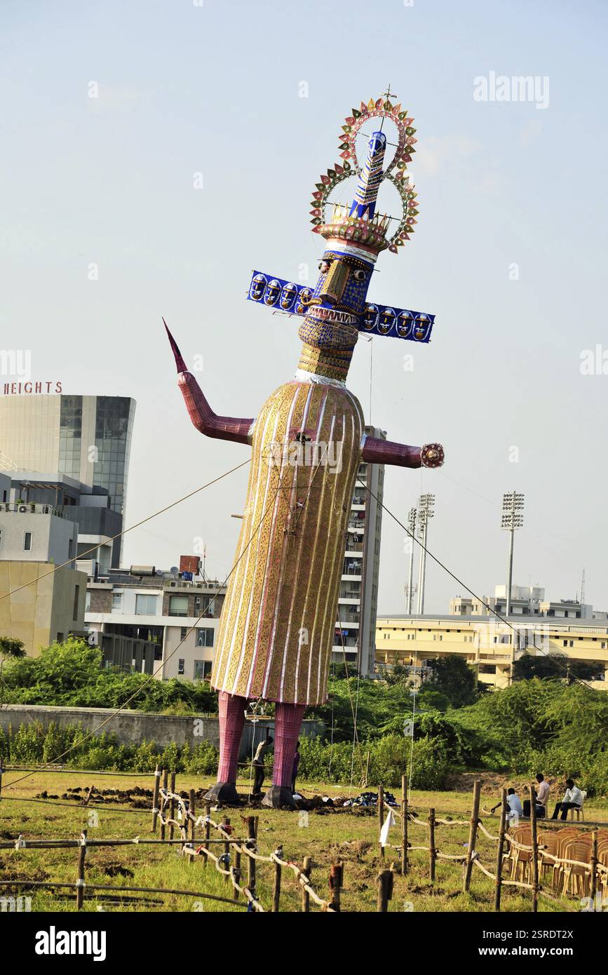 Effigy Of Ravana Dussehra Festival Surat Gujarat India Asia Stock effigy-of-ravana-dussehra-festival-surat-gujarat-india-asia-stock