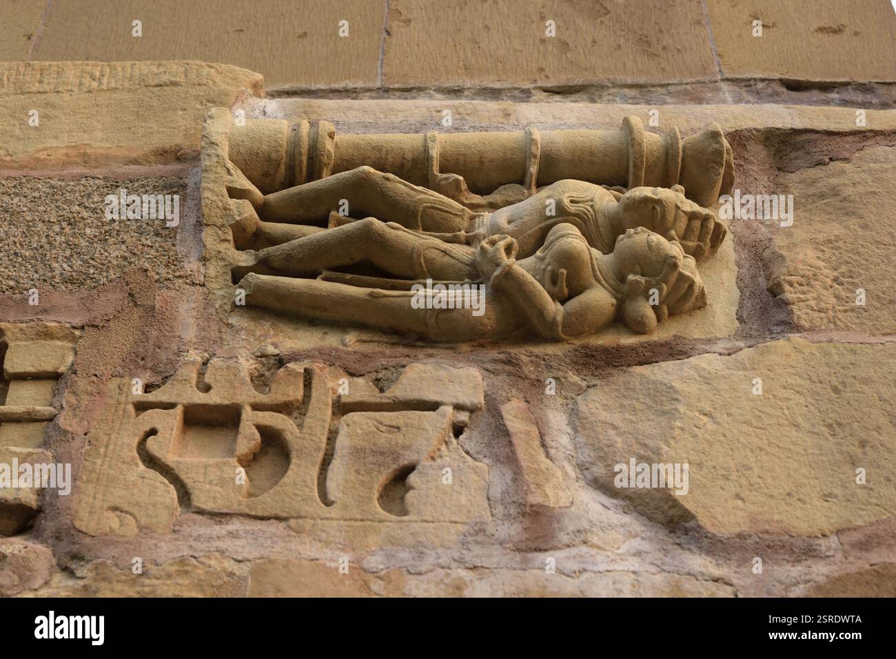 couple-sculpture-kandariya-mahadev-temple-khajuraho-madhya-pradesh
