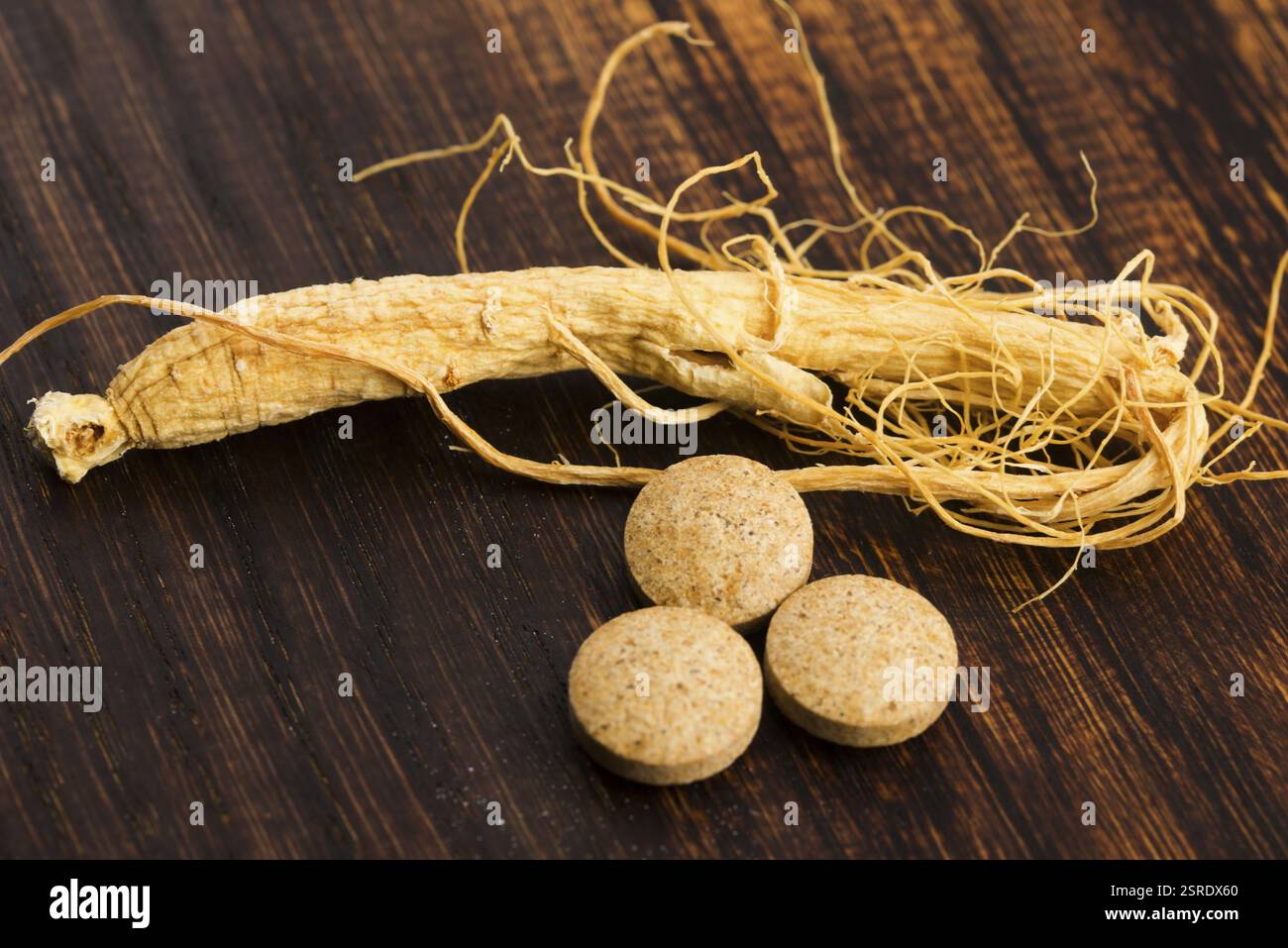 Korean ginseng. Root and pills Stock Photo - Alamy