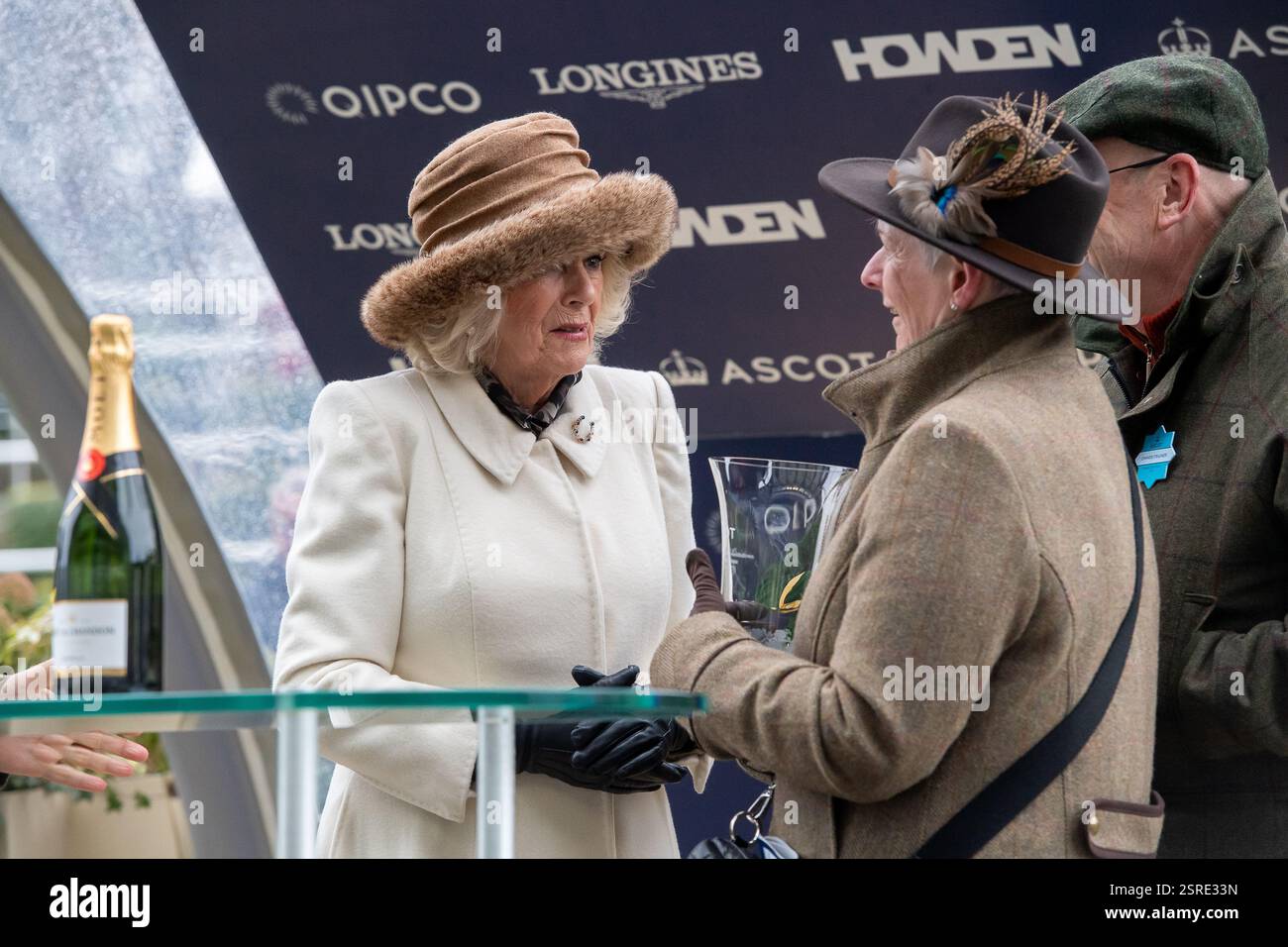 Ascot, Berkshire, UK. 15th February, 2025. Queen Camilla was at Ascot ...