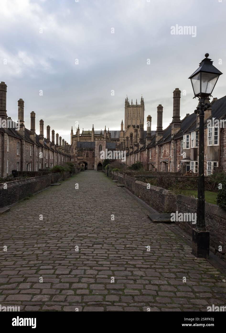 Vicars' Close in Wells, Somerset, UK is a dead end street which is reportedly Europe's oldest residential street with the original buildings still int Stock Photo