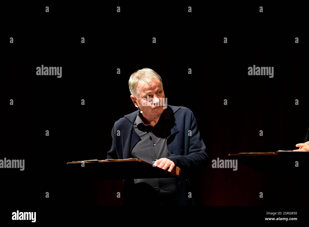 Thomas Rühmann bei der musikalisch-szenischen Lesung mit Florian Illies ...