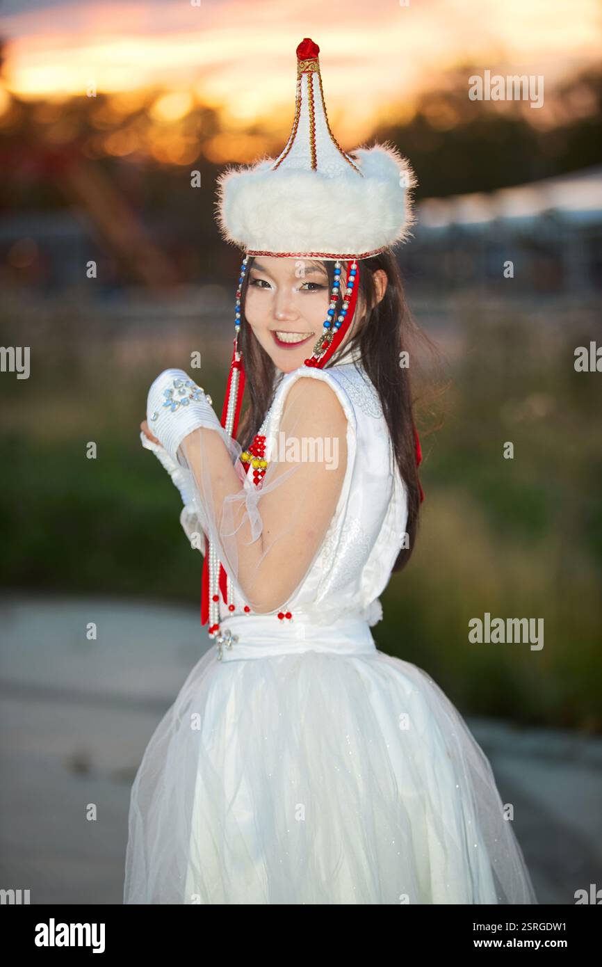 Mongolian girl wearing traditional costume of the Mongolian Stock Photo ...