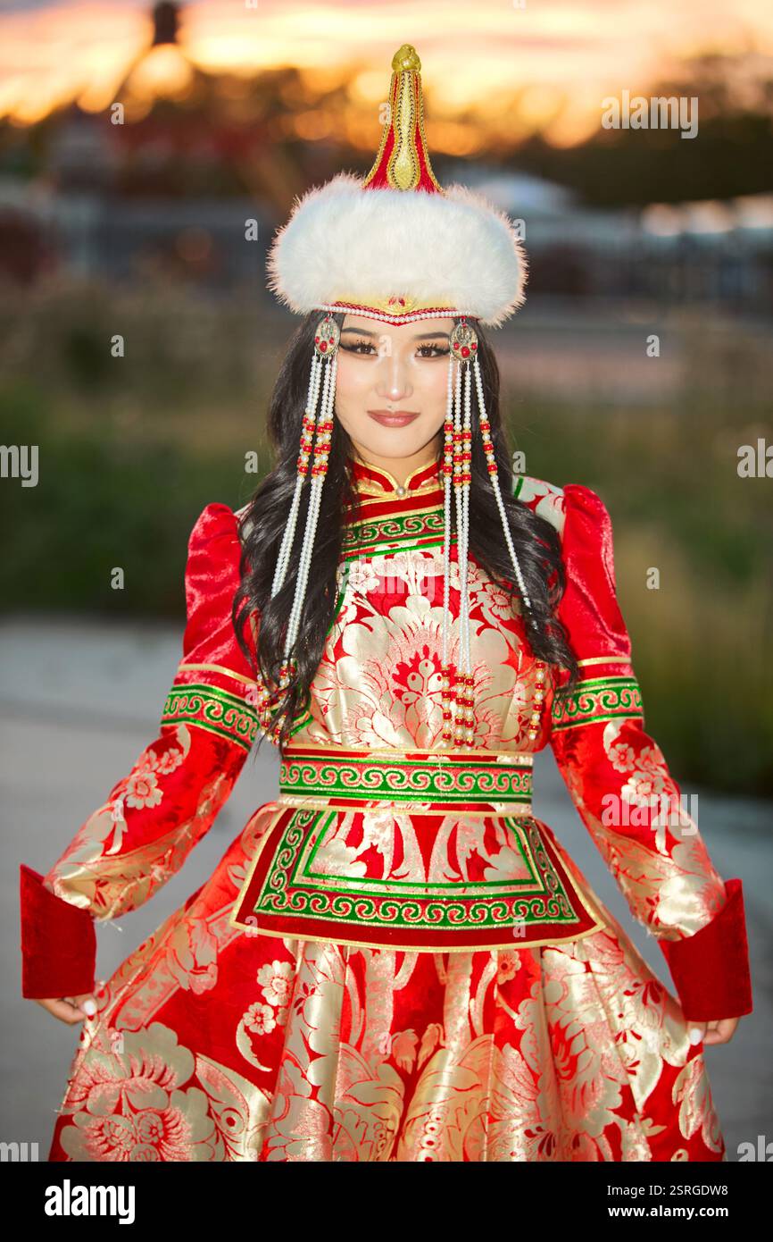Mongolian girl wearing traditional costume of the Mongolian Stock Photo ...