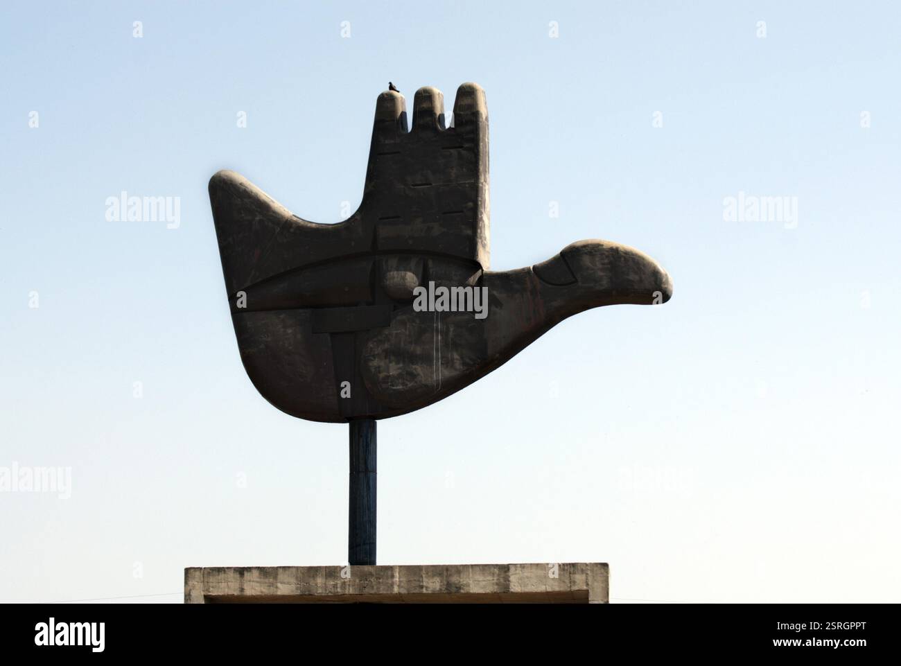 Le Corbusier open hand pin badge コルビュジエ Le Corbusier open hand pin badge コルビュジエ - メルカリ