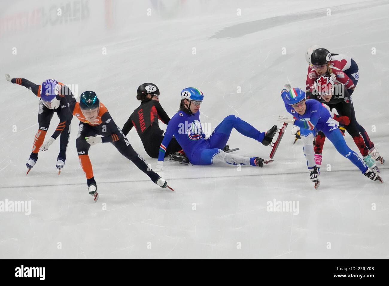 Athletes compete in the Mixed Teams Relay 2000 meters final of the ISU ...