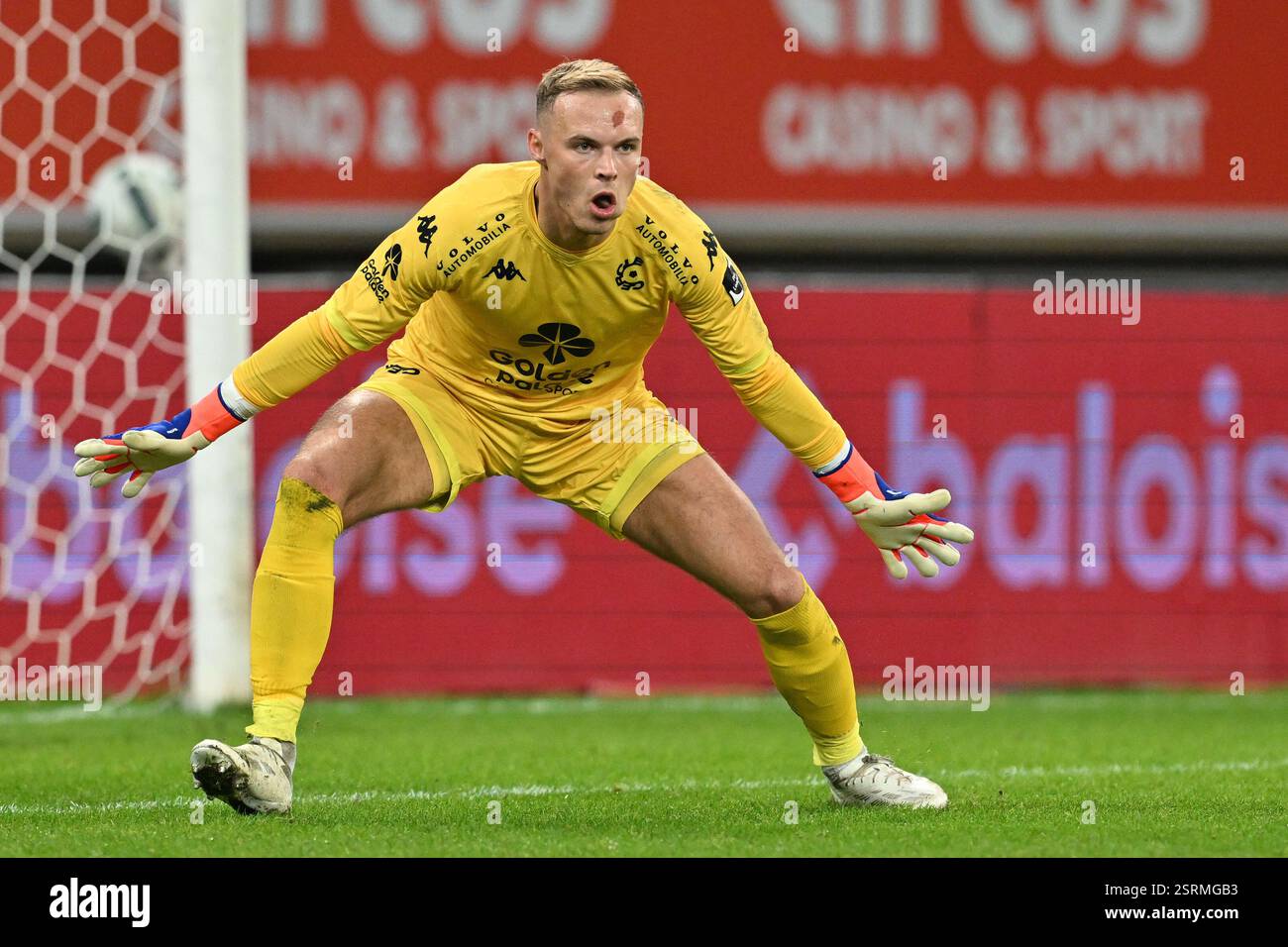 gent-belgium-15th-dec-2024-goalkeeper-maxime-delanghe-21-of