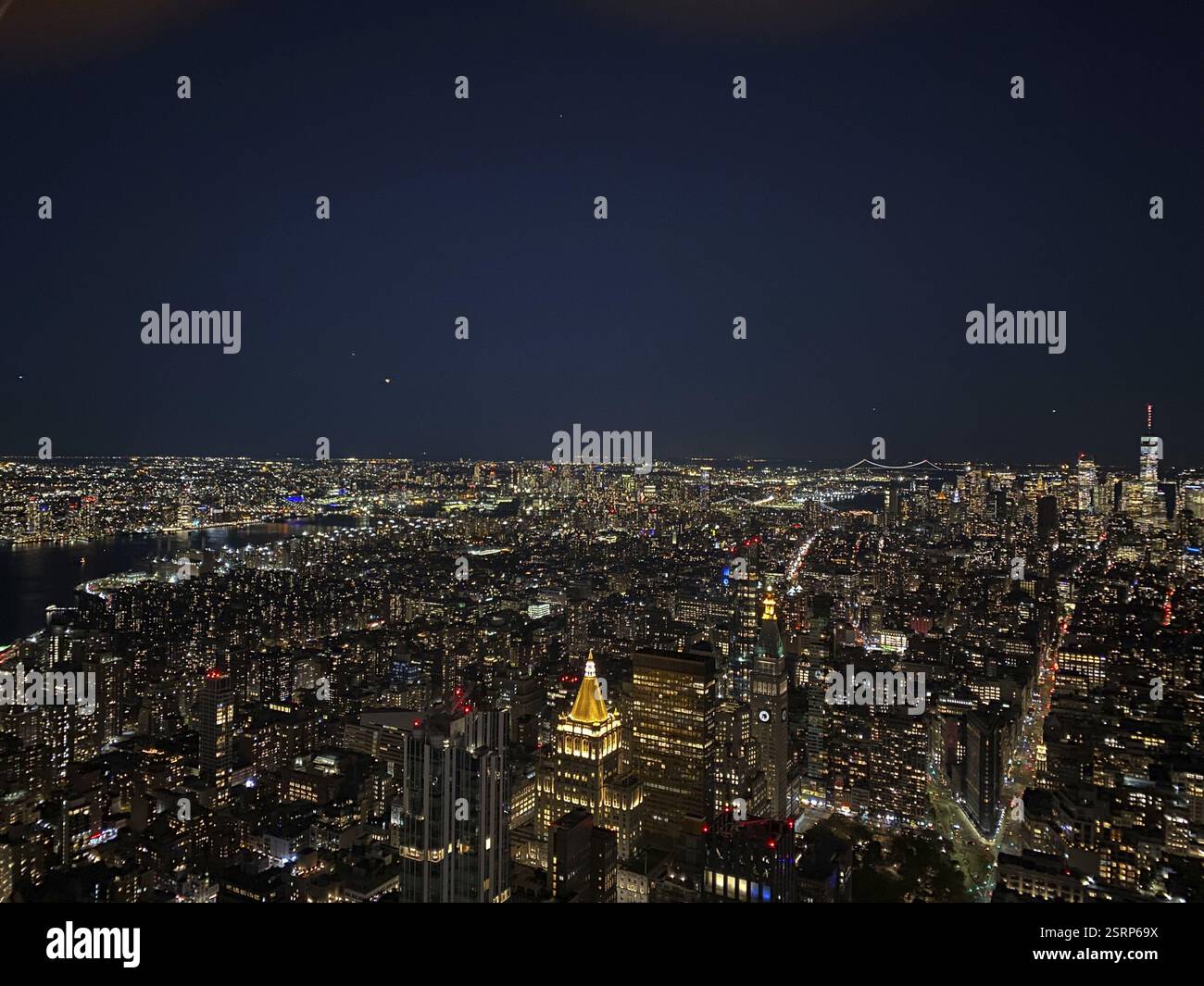 Panoramic night view of the illuminated skyline of New York, new york ...