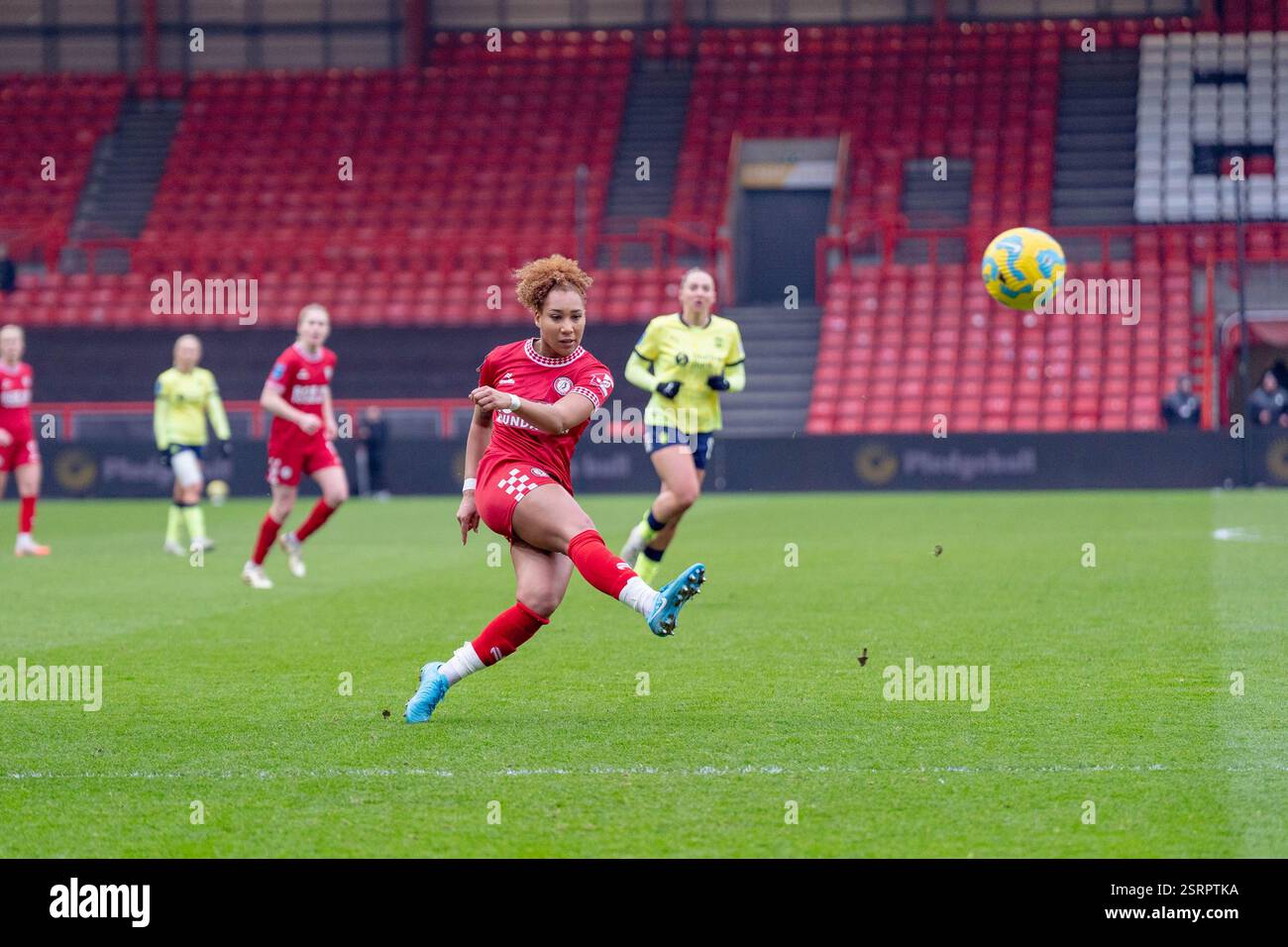 Bristol, UK. 16th Feb, 2025. Bristol, England, January 26th 2025 Lexi Lloyd-Smith (Bristol City 10) takes a shot during the Barclays Women's Championship game between Bristol City and Southampton at Ashton Gate Stadium in Bristol, England. No commercial usage. (Rachel Le Poidevin/SPP) Credit: SPP Sport Press Photo. /Alamy Live News Stock Photo