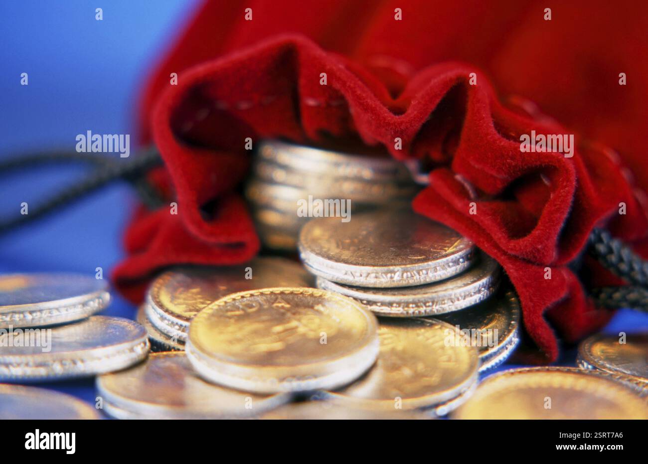 Pile of indian coins hi-res stock photography and images - Alamy