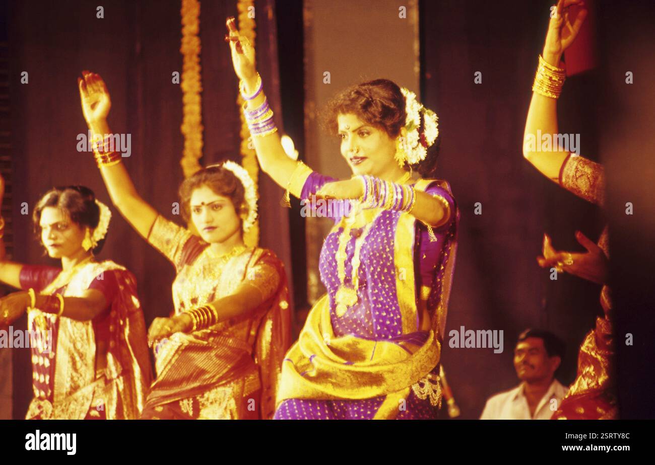 maharastrian-folk-dance-stock-photo-alamy