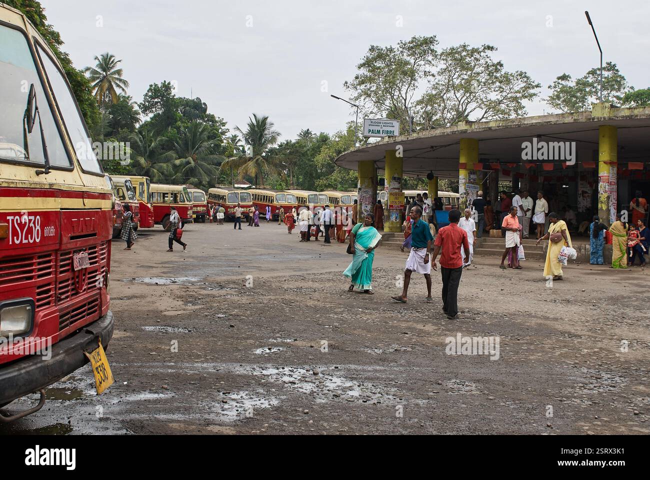 Bus terminus, Alleppey, India Stock Photo - Alamy