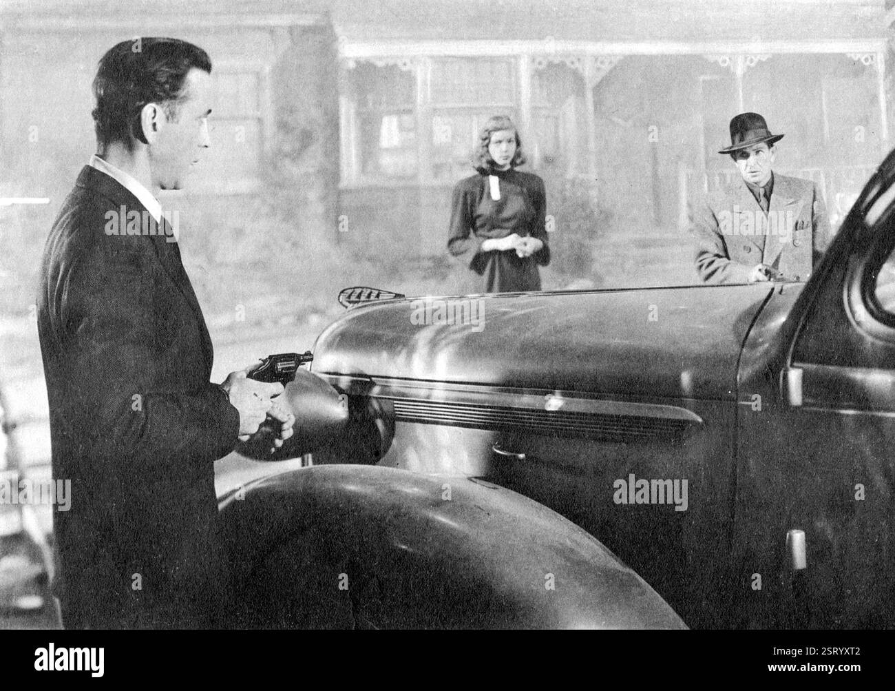 THE BIG SLEEP HUMPHREY BOGART, LAUREN BACALL THE BIG SLEEP     Date: 1946 Stock Photo