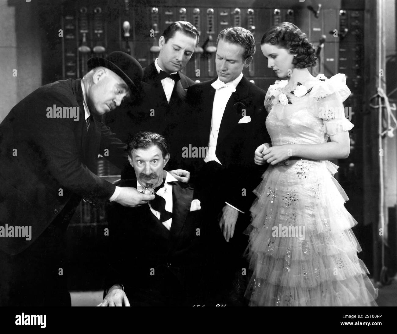 ALL OVER TOWN FRED KELSEY, JIMMY FINLAYSON, , HARRY STOCKWELL, MARY HOWARD     Date: 1937 Stock Photo