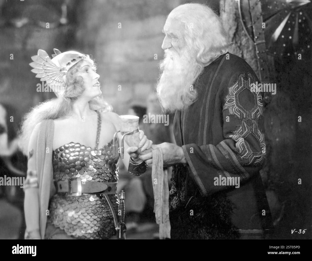 THE VIKING PAULINE STARKE, WALTER P LEWIS This is claimed to be the first all-colour feature film. Made by the Technicolor company and released by MGM THE VIKING     Date: 1928 Stock Photo