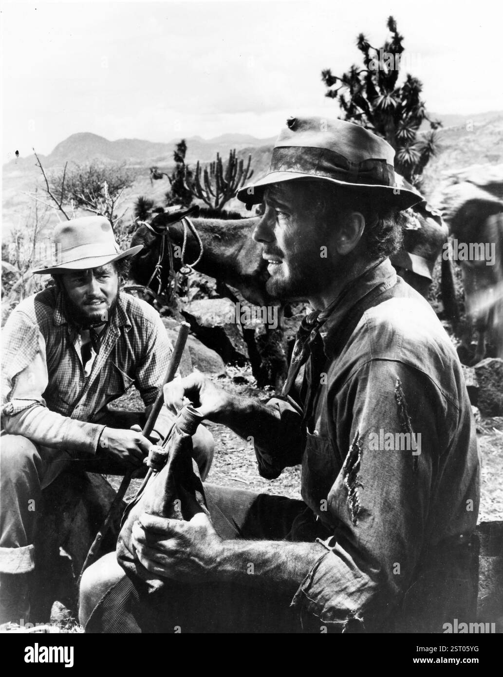 TREASURE OF THE SIERRA MADRE TIM HOLT, HUMPHREY BOGART TREASURE OF THE SIERRA MADRE     Date: 1948 Stock Photo
