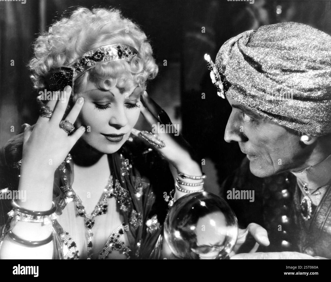 I'M NO ANGEL [US 1933] MAE WEST, NIGEL DE BRULIER I'M NO ANGEL [US 1933]  MAE WEST, NIGEL DE BRULIER     Date: 1933 Stock Photo