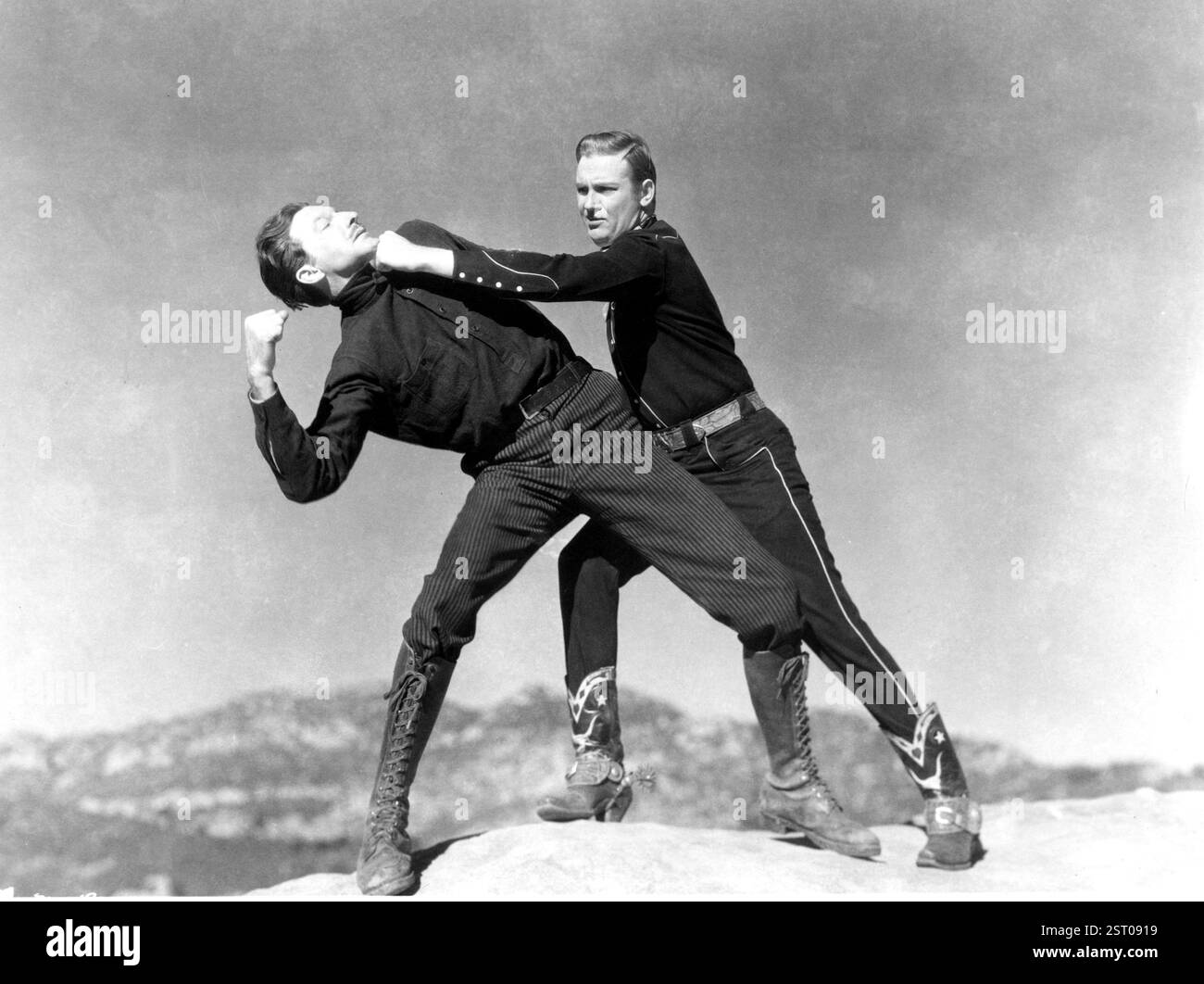 THE PHANTOM EMPIRE [US SERIAL 1935] GENE AUTRY [right] Date: 1935 Stock ...